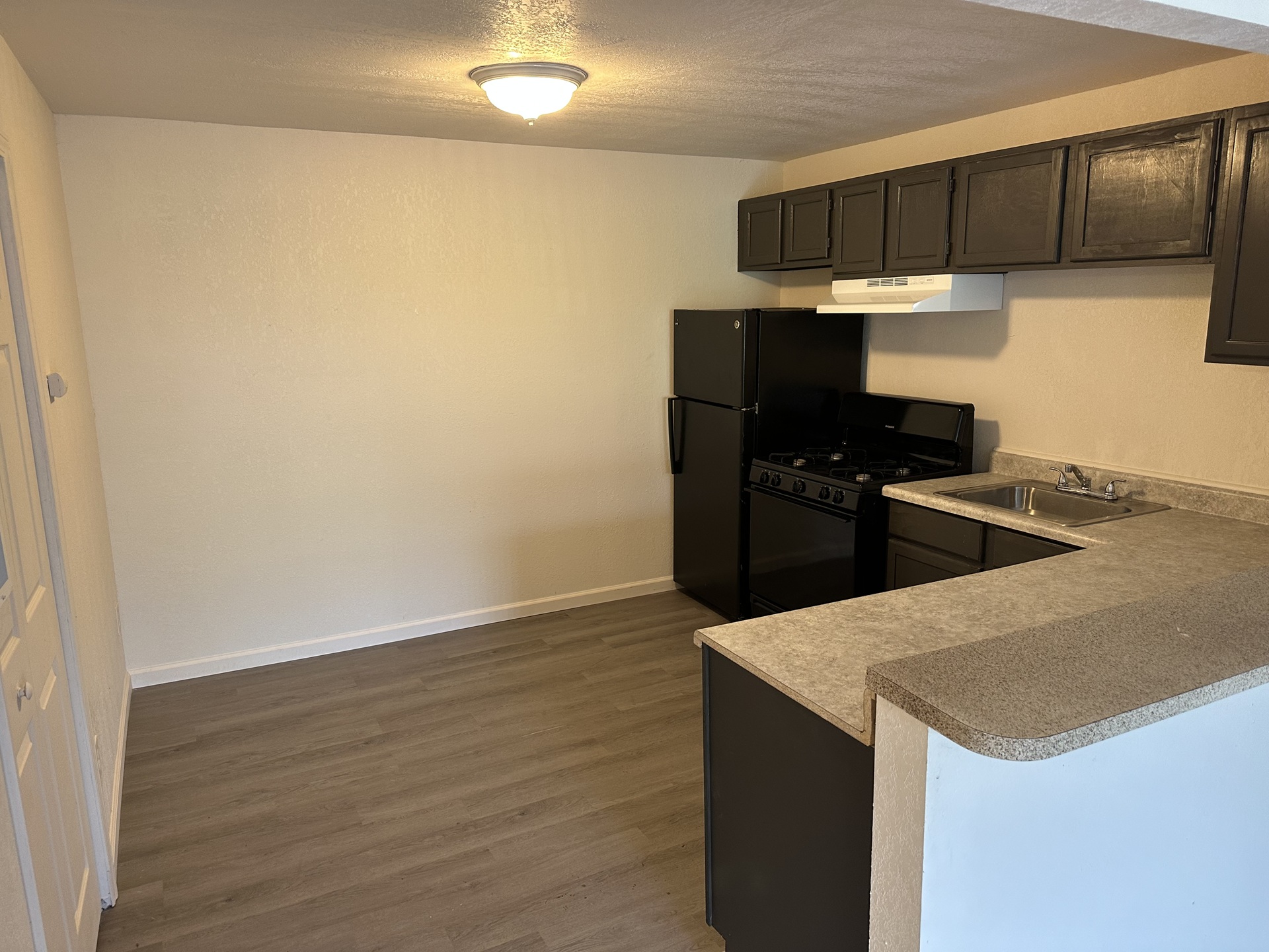 Rivertrails Apartments kitchen in Saint Louis, MO