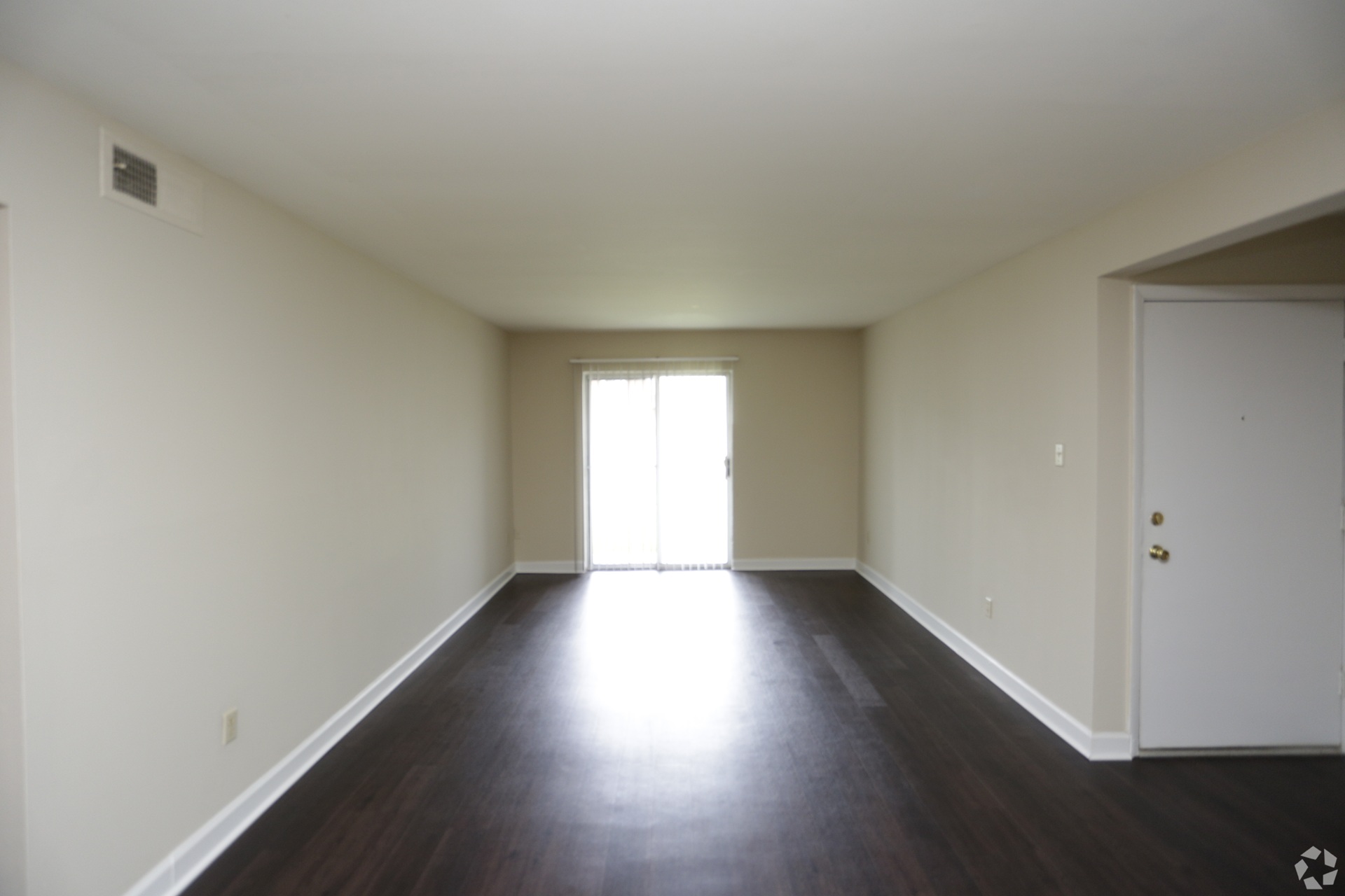 Rivertrails Apartments living room in Saint Louis, MO