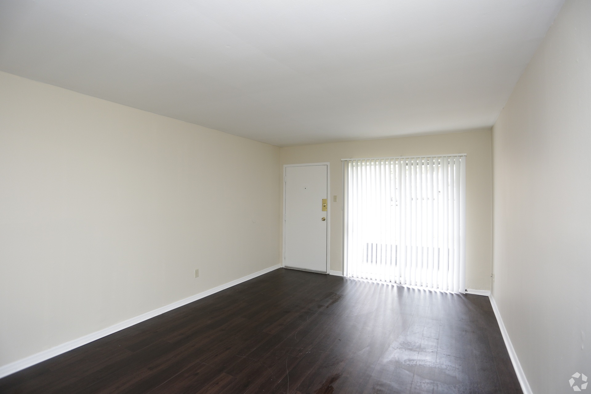 Rivertrails Apartments living room in Saint Louis, MO