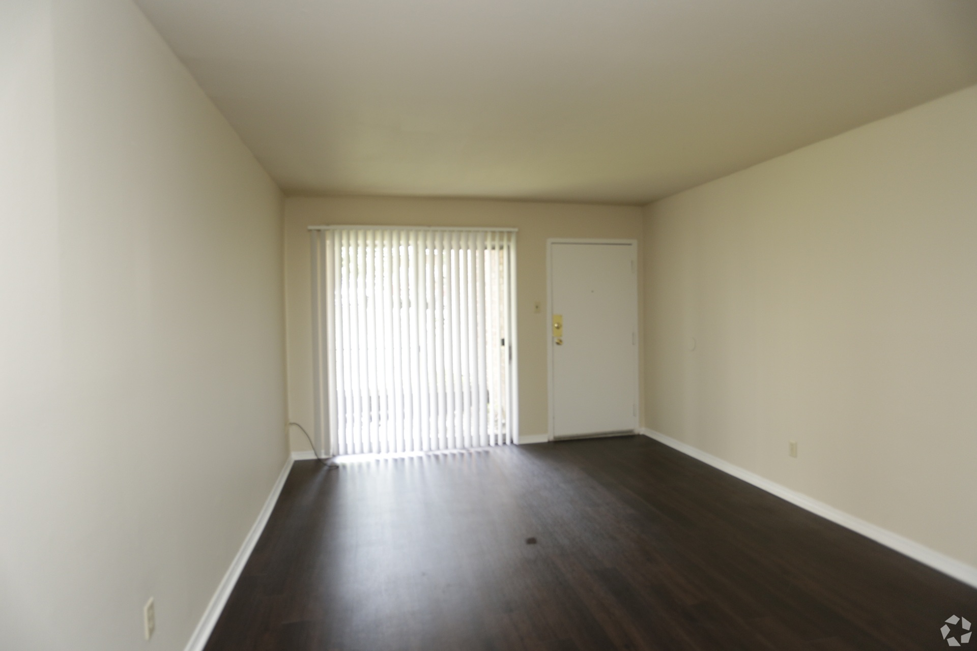 Rivertrails Apartments living room in Saint Louis, MO